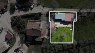 Terreno edificabile con garage legalizzato – posizione tranquilla vicino a Parenzo