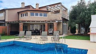 Moderna casa con piscina e giardino, concetto open space con galleria – nei dintorni di Parenzo