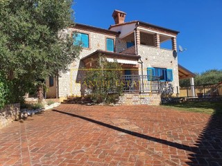 Villa con piscina, Kaštelir