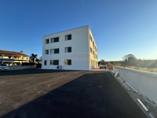 APPARTAMENTO IN VENDITA A POREČ, 113 m², 3 CAMERE DA LETTO, A 600 M DAL MARE!