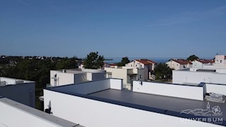 Casa a schiera con terrazza sul tetto e vista sul mare nelle vicinanze di Cittanova