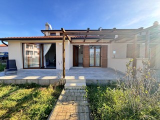 Bellissima casa a un piano in una posizione tranquilla a Cittanova