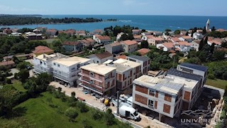 Appartamento al 1° piano, 300 metri dalla spiaggia nelle vicinanze di Umago (B1)