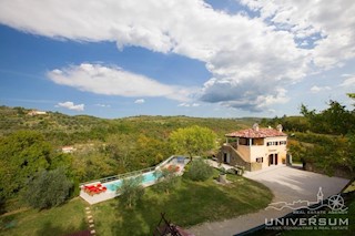 Bella casa in pietra isolata con piscina nelle vicinanze di Buie