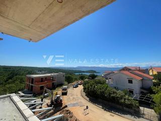 ATTICO IN NUOVO EDIFICIO CON TERRAZZA SUL PIANO TERRA E VISTA MARE APERTA