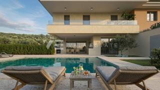 NUOVA CASA SEMI-INDIPENDENTE CON PISCINA IN UNA POSIZIONE TRANQUILLA