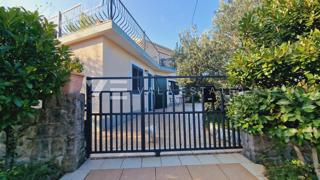 CASA INDIPENDENTE IN POSIZIONE TRANQUILLA CON VISTA MARE