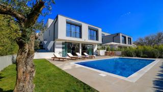 VILLA MODERNA INDIPENDENTE CON PISCINA E VISTA MARE