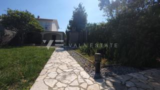 CASA DOPPIA CON GIARDINO IN POSIZIONE TRANQUILLA