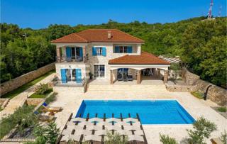 NUOVA VILLA MEDITERRANEA CON PISCINA IN POSIZIONE TRANQUILLA