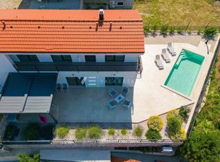 NUOVA VILLA URBANA CON PISCINA E VISTA MARE PANORAMICA