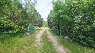 CASA INDIPENDENTE CON DUE APPARTAMENTI E AMPIO GIARDINO