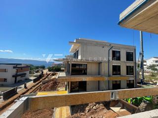 ATTICO IN NUOVO EDIFICIO CON TERRAZZA SUL PIANO TERRA E VISTA MARE APERTA