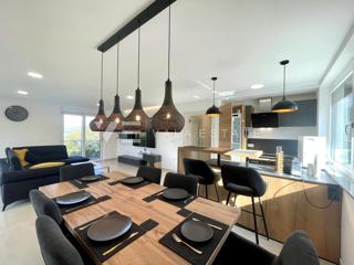 CONFORTEVOLE APPARTAMENTO CON VISTA MARE IN POSIZIONE ATTRAENTE