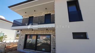 NUOVA CASA INDIPENDENTE CON PISCINA E GIARDINO