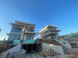 APPARTAMENTO SU DUE PIANI IN NUOVO EDIFICIO CON PISCINA E VISTA MARE