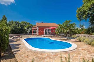 CASA INDIPENDENTE CON PISCINA IN POSIZIONE TRANQUILLA