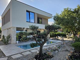 VILLA MODERNA INDIPENDENTE CON PISCINA IN POSIZIONE TRANQUILLA