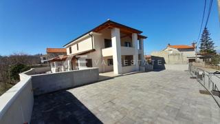 NUOVA CASA INDIPENDENTE CON PISCINA IN POSIZIONE TRANQUILLA