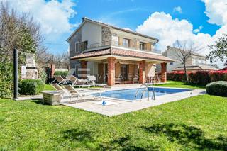 VILLA MEDITERRANEA CON PISCINA IN POSIZIONE TRANQUILLA