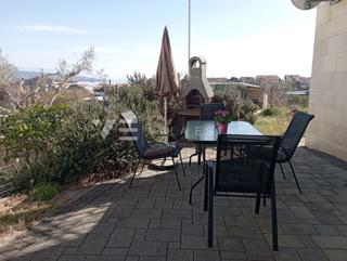 APPARTAMENTO AL PIANO TERRA CON VISTA GIARDINO E MARE