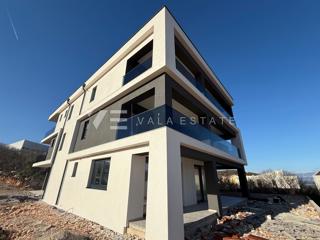 APPARTAMENTO AL PIANO TERRA CON GIARDINO E PISCINA IN BELLISSIMA POSIZIONE