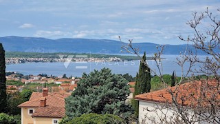 CASA A SCHIERA CON DUE APPARTAMENTI E VISTA MARE