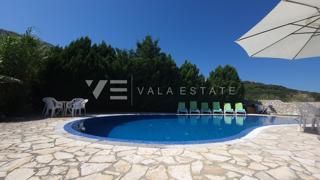 CASA INDIPENDENTE CON SEI APPARTAMENTI E PISCINA