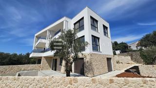 APPARTAMENTO MODERNO AL PIANO TERRA CON PISCINA E VISTA MARE