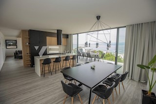 PENTHOUSE DI LUSSO CON VISTA MARE IN OTTIMA POSIZIONE