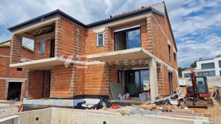 MODERNA CASA DOPPIA CON PISCINA E VISTA MARE