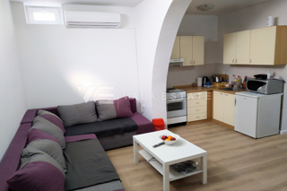 APPARTAMENTO ARREDATO CON UNA CAMERA DA LETTO AL PIANO SEMINTERRATO