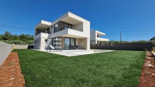 VILLA MODERNA CON PISCINA E VISTA MARE