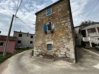 Casa in pietra con terreno agricolo, Potpićan