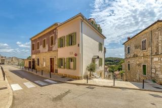 Palazzina arredato nel centro storico, Orsera