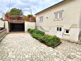 Crikvenica - casa indipendente con appartamento su un ampio giardino, in vendita