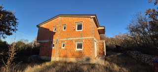 Malinska, otok Krk, villa indipendente con 4 appartamenti, vista, giardino, vendita