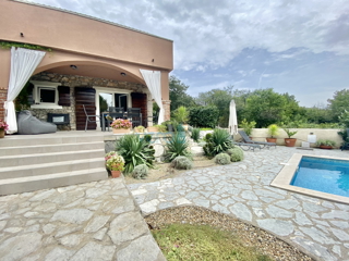 Dobrinj, dintorni, Casa in pietra ristrutturata con piscina, in vendita