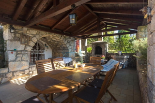 Isola di Krk, città di Krk, dintorni vicini, casa in pietra autoctona restaurata di 157 m2 con terreno di 250 m2, in vendita