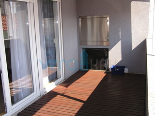 Isola di Krk, Città di Krk, appartamento su due livelli di 85 m2 in ottima posizione, vendita