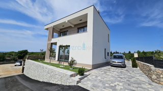 Isola di Krk, città di Krk, dintorni, villa 200m2, piscina, vista aperta, vendita