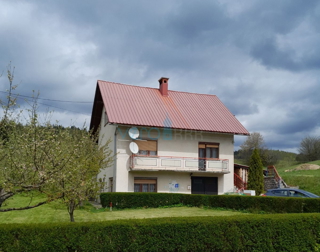 Čabar, Prezid, casa indipendente, ampio cortile, legnaia, in vendita