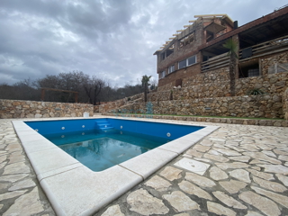 Dobrinj, dintorni, Casa indipendente con piscina e ampio giardino, in vendita