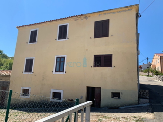 Vrbnik, isola di Krk, casa a schiera doppia con garage, in vendita