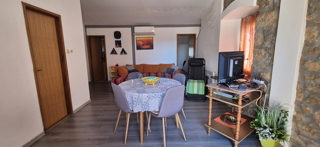 Crikvenica, centro - 62 m2, 2 camere/soggiorno con angolo cottura, seconda fila dal mare, vendita