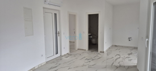 Baia di Soline, isola di Krk, nuova costruzione, appartamento trilocale al primo piano, giardino, vista, vendita