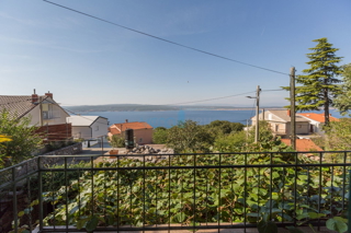 Crikvenica, casa bifamiliare con 3 appartamenti, vista mare, garage, giardino, vendita