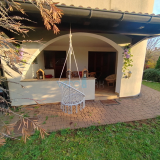 Isola di Krk, Malinska, periferia, appartamento bilocale 72 m2, piano terra, giardino 96 m2, vendita