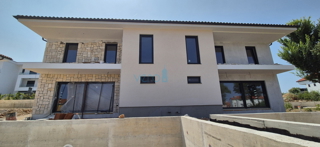 Malinska, isola di Krk, casa bifamiliare, piscina, nuova costruzione, giardino, vista