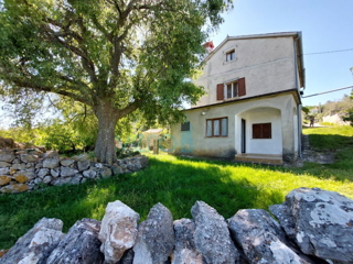 Croazia, Istria, Raša, casa bifamiliare in pietra, vista, cortile, vendita